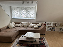 Freundliche 3 Zimmer Wohnung mit sonniger Dachterrasse, Ortsrandlage, verkehrsgünstig gelegen