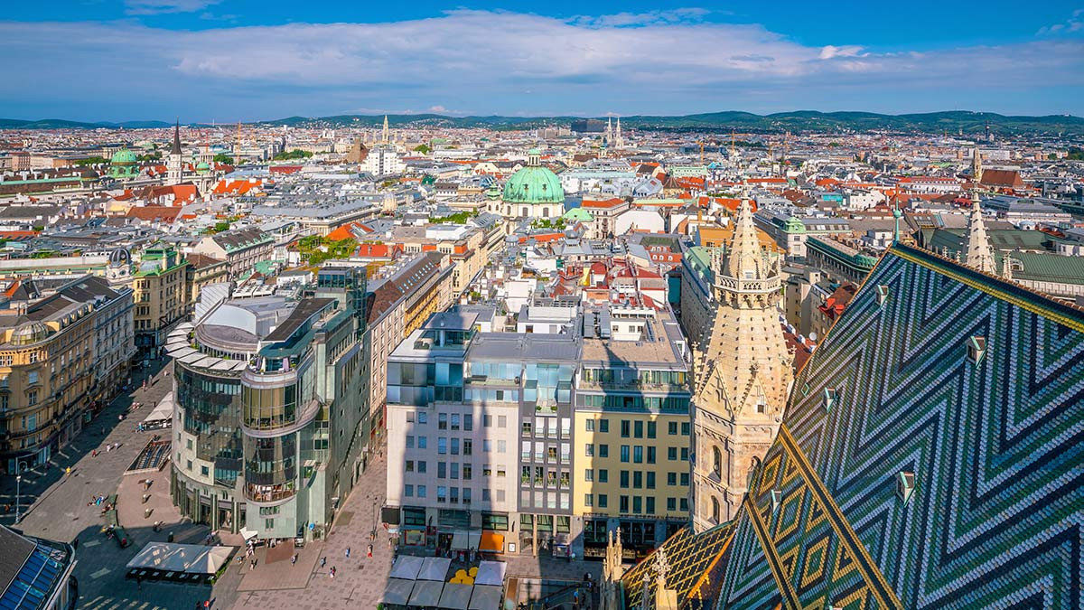Der Blick über Wien zeigt eine Mischung aus Altbauten und Neubauten