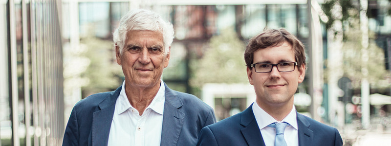 Zwei Generationen bei OM PropTech (vormals Evers-Internet): Gründer Henning Evers und Geschäftsführer Hendrik Richter