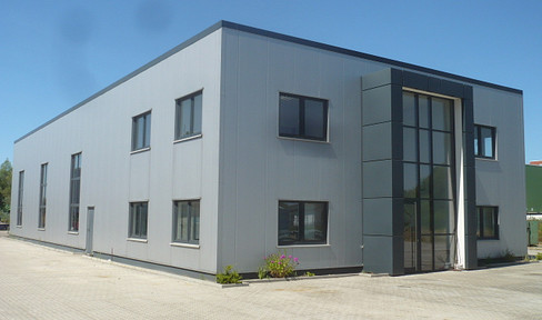 TOP LOCATION on main road! Versatile commercial property - office, hall, exhibition property