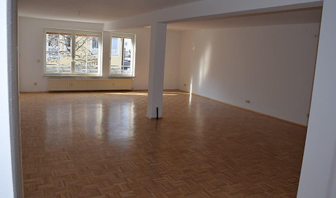 Loft-like, bright apartment - central location with train station / S-Bahn within walking distance