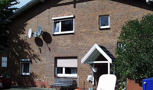 2 room apartment in small apartment building with garden