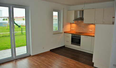 2 room ground floor apartment with beautiful fitted kitchen and private garden