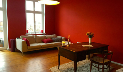 Charmingly furnished apartment in a historic building (from the Gründerzeit era) with 2 balconies.