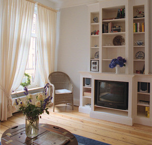 Quiet, bright apartment in a beautiful old building