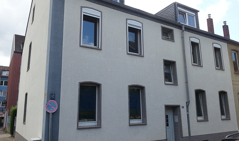 Zentrale dennoch ruhige 1,5 Zimmerwohnung mit Einbauküche am Glasmacherviertel in Gerresheim
