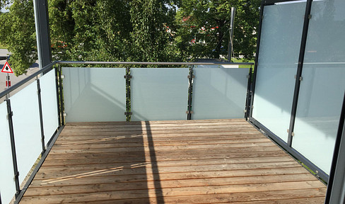 Lichtdurchflutete und neu renovierte 3,5-Zimmer Wohnung mit Terrasse und EBK - Nr. 4