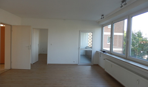Von Privat: Neu renovierte Wohnung 4 Z/K/B 100 m2