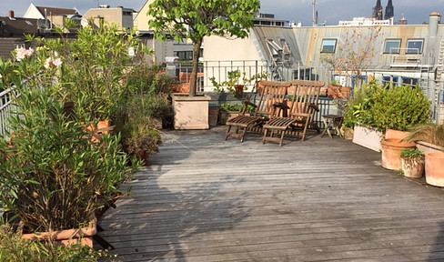 Exklusives Altbau-Luxus-Apartment mit Dachterrasse im Belgischen Viertel
