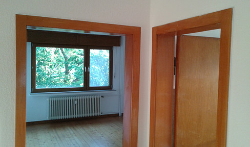 Helle Zweizimmerwohnung in freistehendem Dreifamilenhaus mit Gartenblick