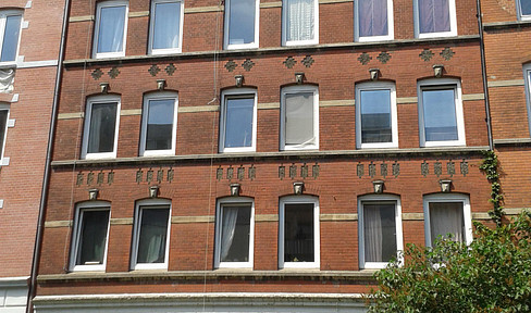Helle, schöne und gepflegte Altbauwohnung mit Dielenfussboden und Einbauküche