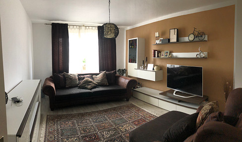 Centrally located 2-room apartment with balcony and fitted kitchen.