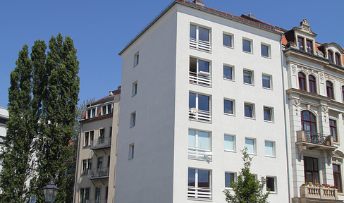 Government district, prime location! Modernized 3-room apartment near the Elbe, 5th floor