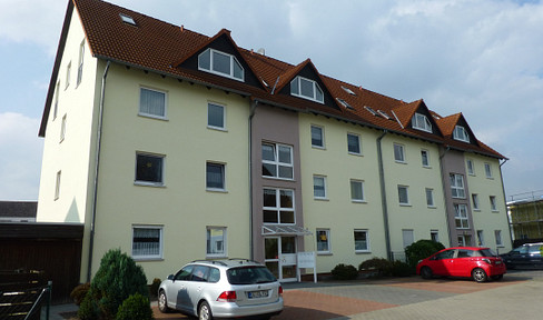 Schöne 3-Zi.-Wohnung mit großem Balkon, Stellplatz, Küche in einem geflegten MFH