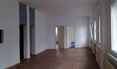 3-room apartment with a loft-like feel, 93 square meters, large atrium rooftop terrace.