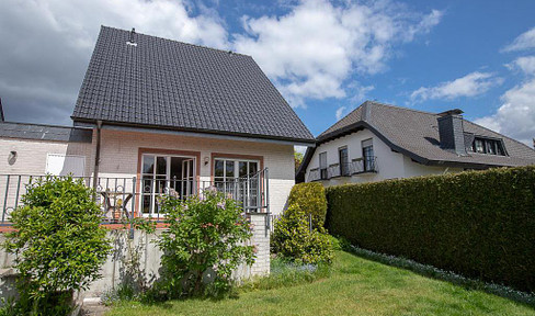 Sophisticated detached house with granny apartment and garage in 41379 Brüggen