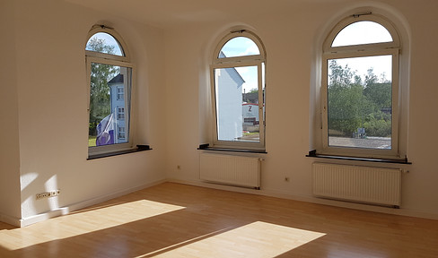 Beautiful bright 2 room apartment on the 1st floor