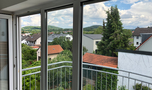 Attraktive 3,5 Zimmer-Wohnung in Schweinheim mit TG