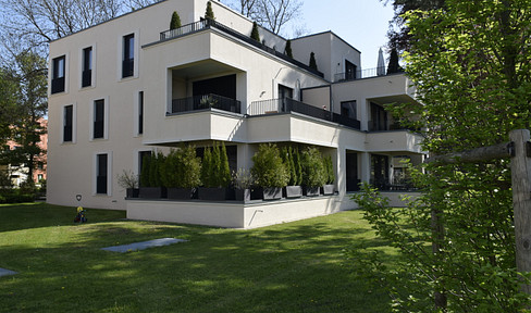 Moderne & exklusive Stadtwohnung mit Einbauküche & großer sonniger Loggia in schöner Parkanlage