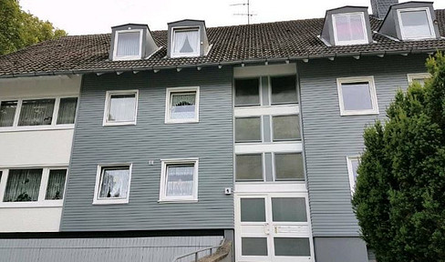 hell, geräumig mit Parkett und Balkon - 3 Zimmer, Küche, Bad