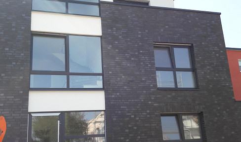 Beautiful modern 4 room apartment over 2 floors and a small garden
