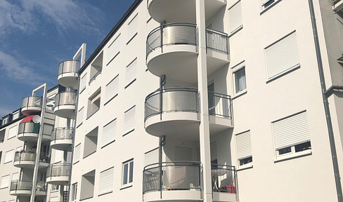 Great newly renovated 4-room apartment with elevator+balcony+underground parking in Karlsruhe