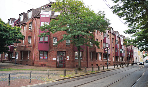 Urban living in the heart of Neuss - exclusive 4-room apartment with EBK and underground parking