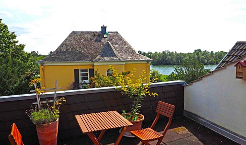 Dachgeschosswohnung mit Dachterrasse und Rheinblick