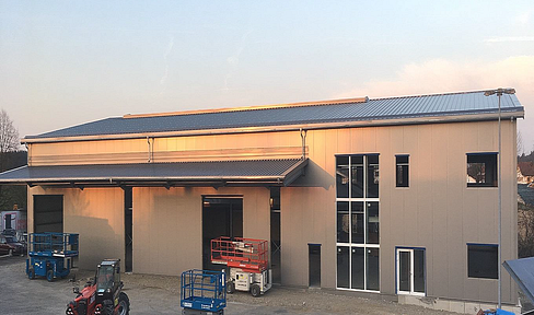 Gewerbeeinheit mit neue Halle und Bürofläche im Herzen Vilsbiburg