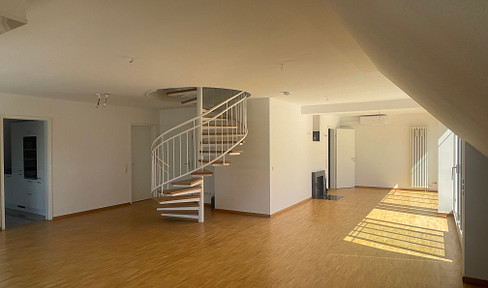 Moderne Maisonette-Penthousewohnung in zentraler Lage