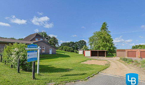 FREE OF PROVISION FOR THE BUYER: Building plot between Plön and Preetz
