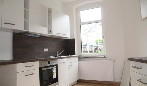 Refurbished 2-room apartment with off. kitchen and EBK - parking space