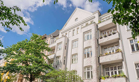 Attractive apartment in an old building with stucco decorations in the Westphalian quarter