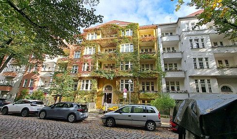 Capital investment in Berlin-Tempelhof: Commission-free 2-room apartment for buyers in a quiet location!