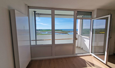 Fully renovated in the vacation park with a view over the salt marshes