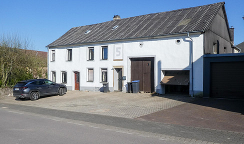 Attention craftsmen - Large house with barn Hinzert-Pölert
Subsidy 30.000 EUR possible