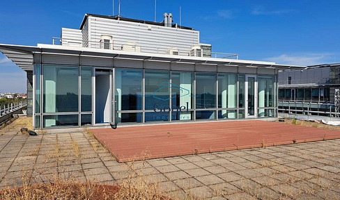 Office space with large terrace area in direct waterside location on the Teltow Canal in Berlin-Tempelhof!