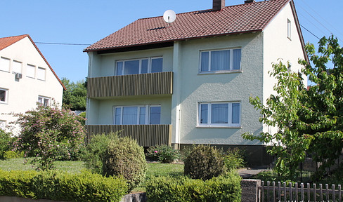Solid 2-family house 2 x 3 rooms, basement, attic can be extended, quiet location.