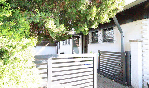 WRS Immobilien - Neuberg - Architekten-Villa mit Einliegerwohnung + großem Garten mit Baumbestand