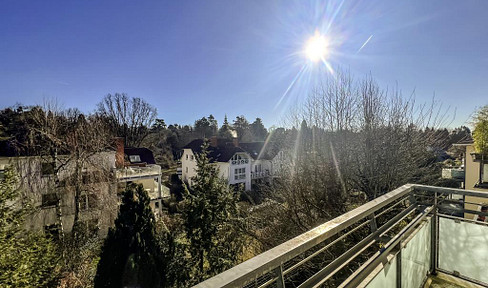 First-time occupancy after renovation: Charming 3-room apartment with balcony in a prime location
