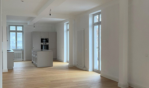 EXCLUSIVE LIVING WITH FLAIR IN THE HEART OF THE CITY
