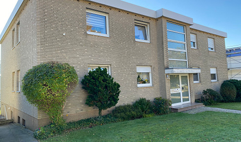 Apartment building near Herford hospital with 4 apartments and 4 garages