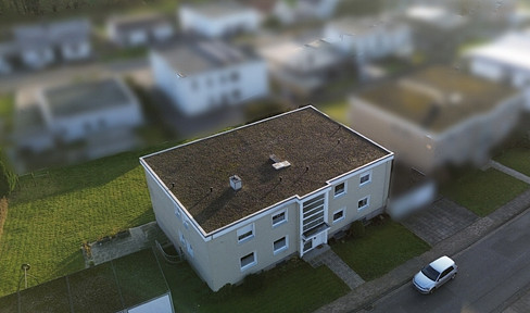 Apartment building near Herford hospital with 4 apartments and 4 garages