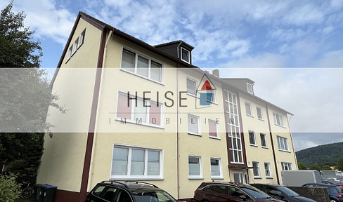 Refurbished 4-room first floor apartment with parking space