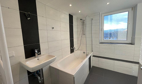 3-room apartment with tiled stove and TGL bathroom