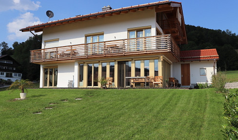 LUXURIOUS FIRST FLOOR APARTMENT WITH TERRACE AND GARDEN IN PRIME LOCATION