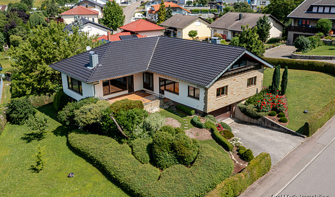 OpenHouse The 29.07., 16.30 - 17.30h
Spacious country house with great plot - available immediately!