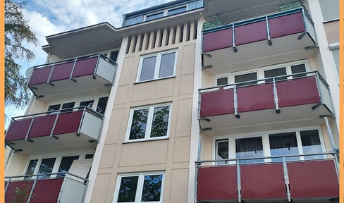 4 6 0,- for FREE and NEWLY renovated 3 2 sqm comfort apartment with lots of light + BALCONY + FITTED KITCHEN