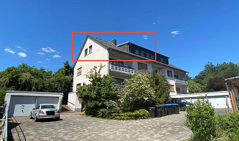 WRS Immobilien - Freshly renovated 3-room attic apartment on the outskirts of Rockenberg