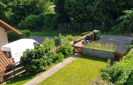 Attractive 3-family house in quiet peripheral location, with PV yield. Good tenants, yield can be increased.